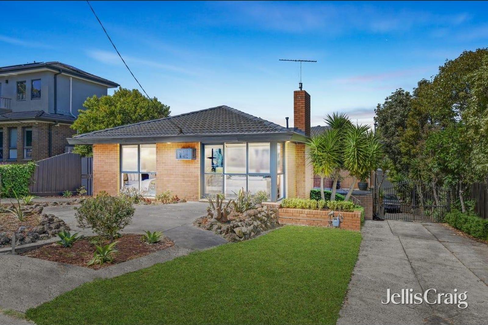 36 Darbyshire Road, Mount&nbsp;Waverley image 1
