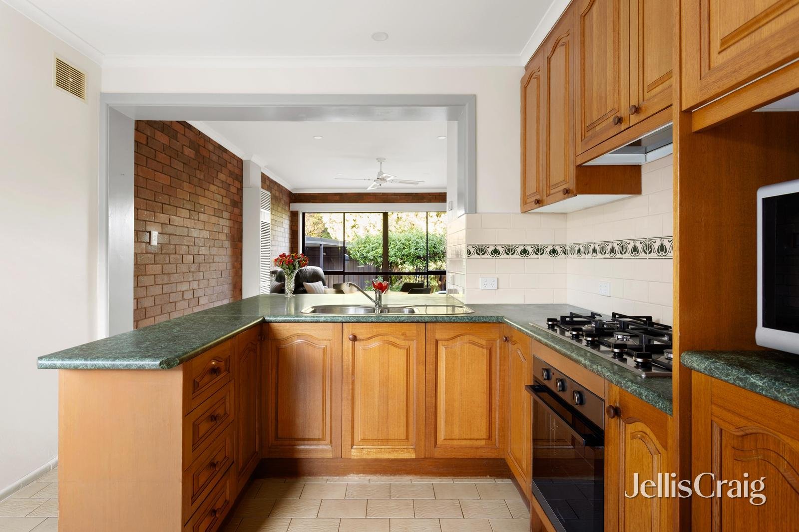 36 Diane Crescent, Viewbank image 3