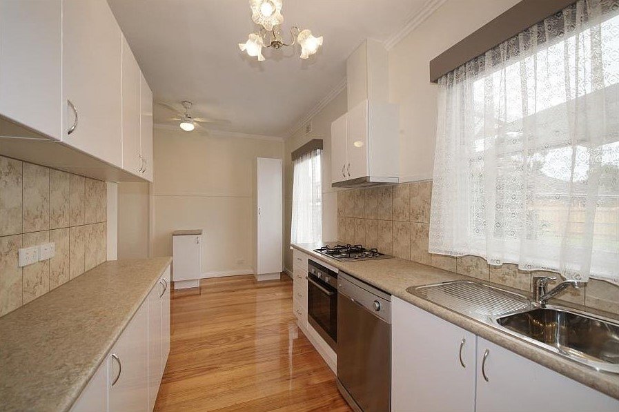 36 East Boundary Road, Bentleigh East image 4