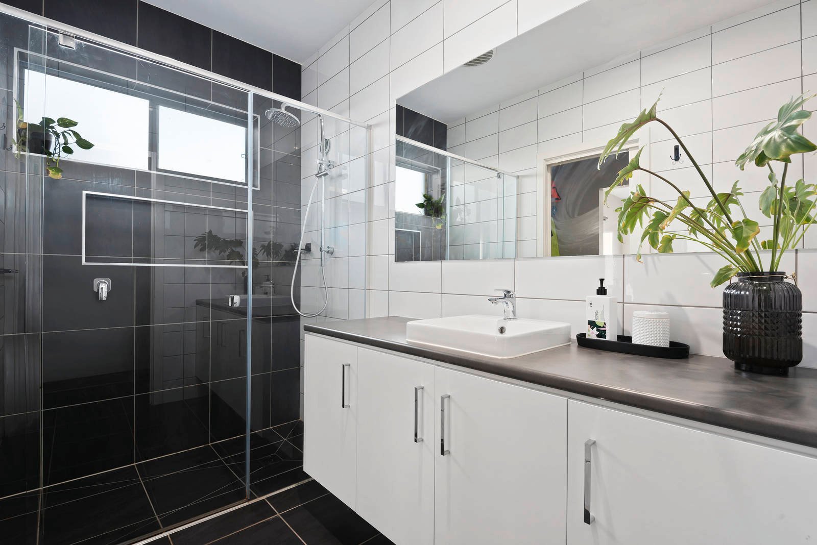 Property Gallery Thumbnail 7