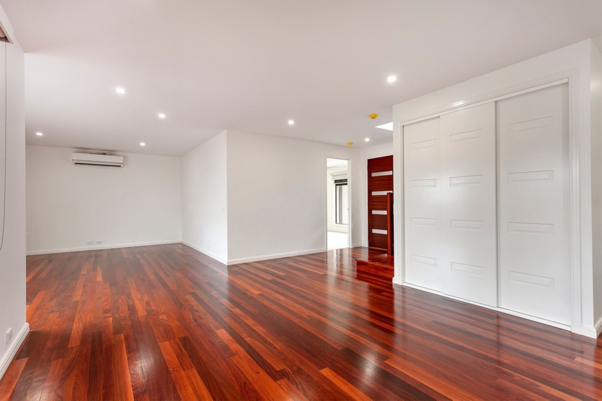 3/6 Eve Court, Forest Hill image 3