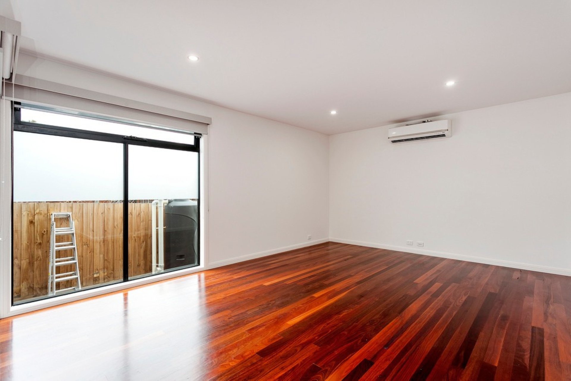 3/6 Eve Court, Forest Hill image 4
