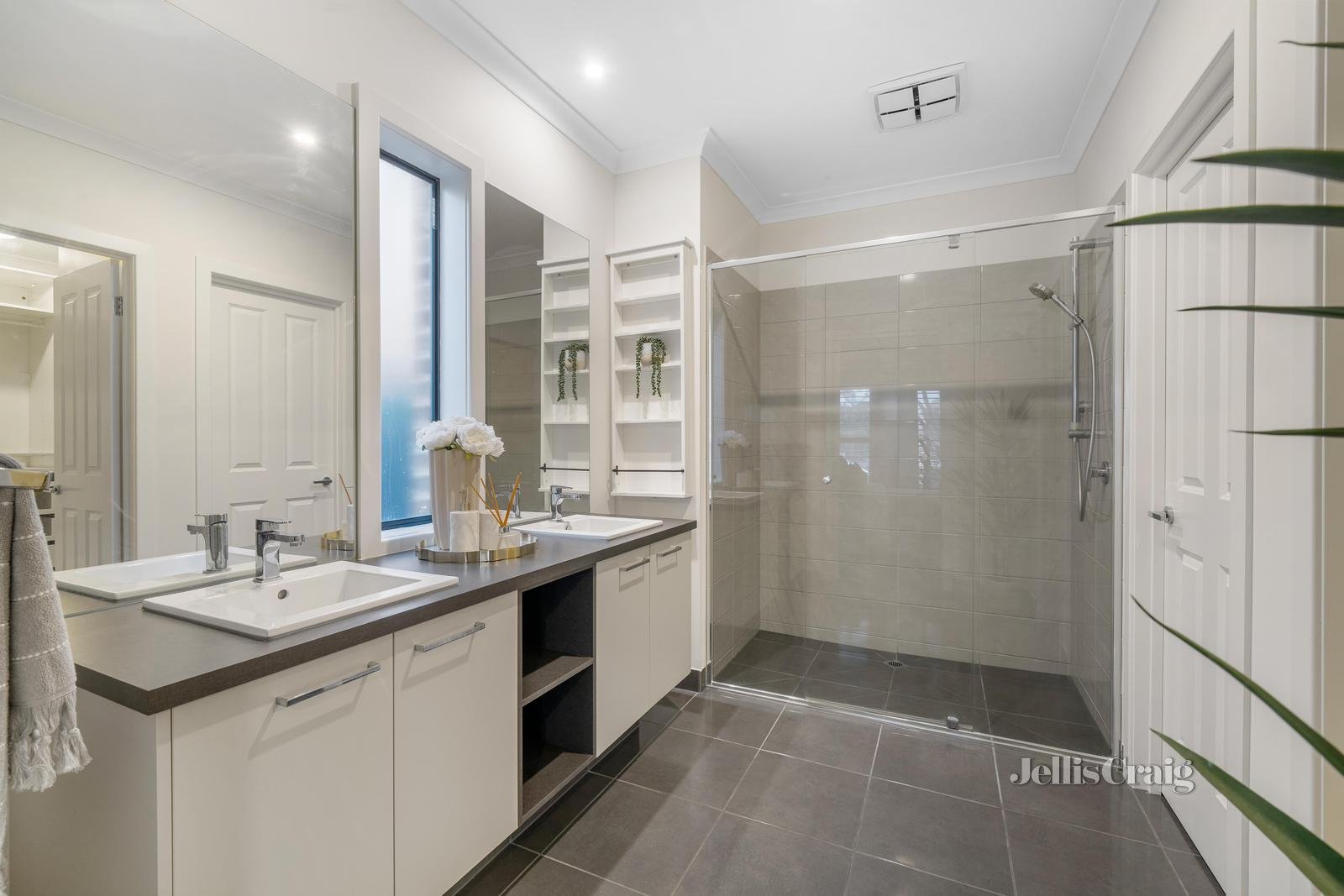 36 Johnson Drive, Glen Waverley image 7