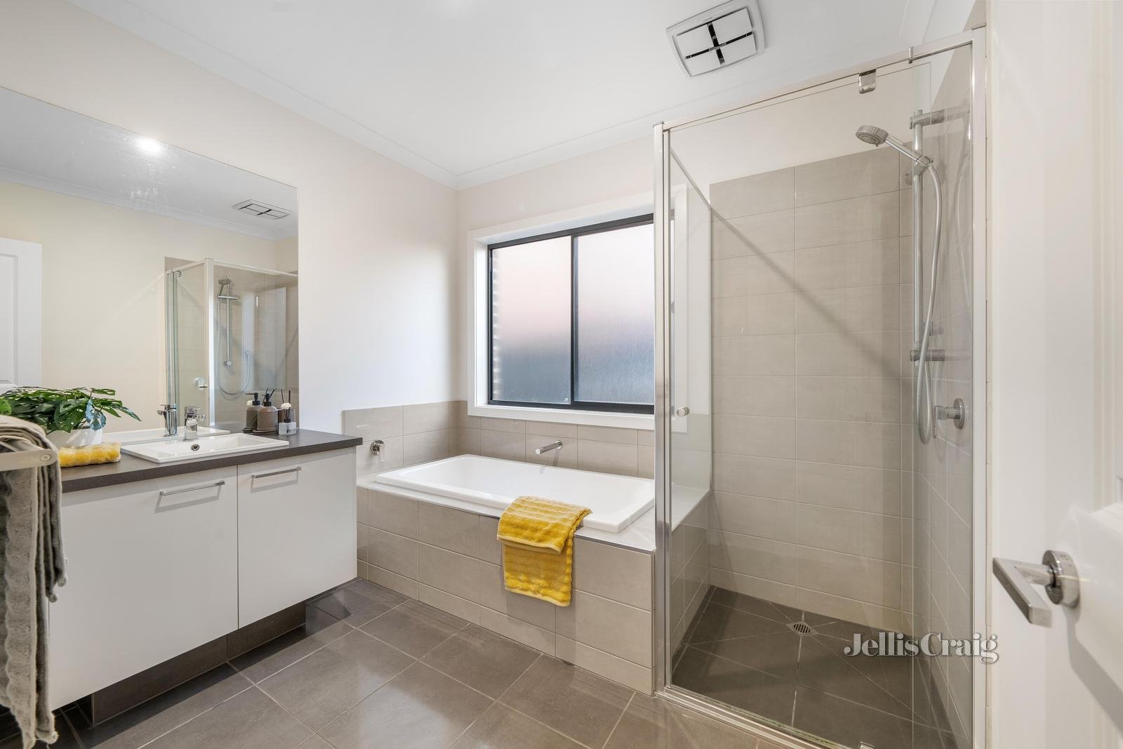 36 Johnson Drive, Glen Waverley image 9