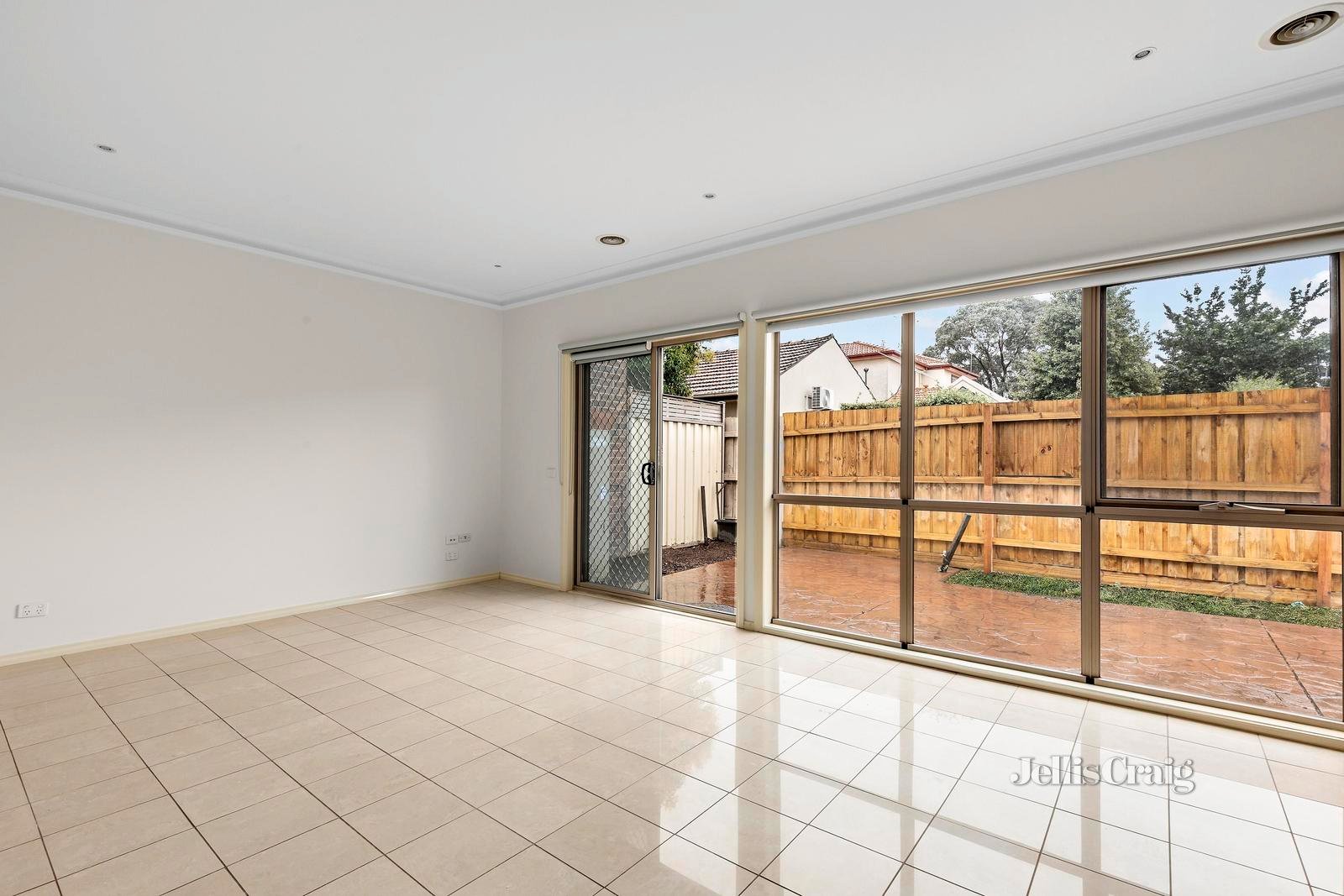 3/6 Keam Street, Essendon North image 2