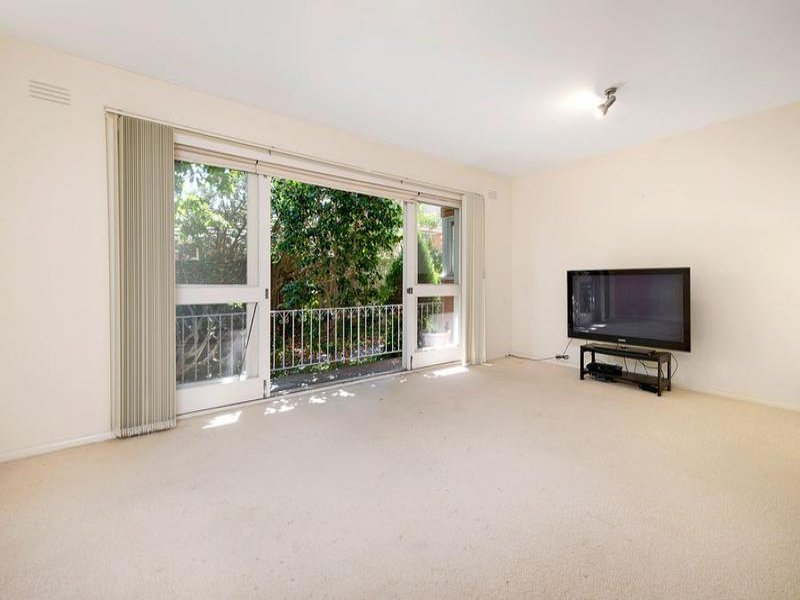 3/6 Leopold Crescent, Mont Albert image 2