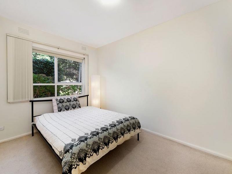 3/6 Leopold Crescent, Mont Albert image 7