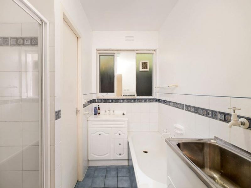 3/6 Leopold Crescent, Mont Albert image 8