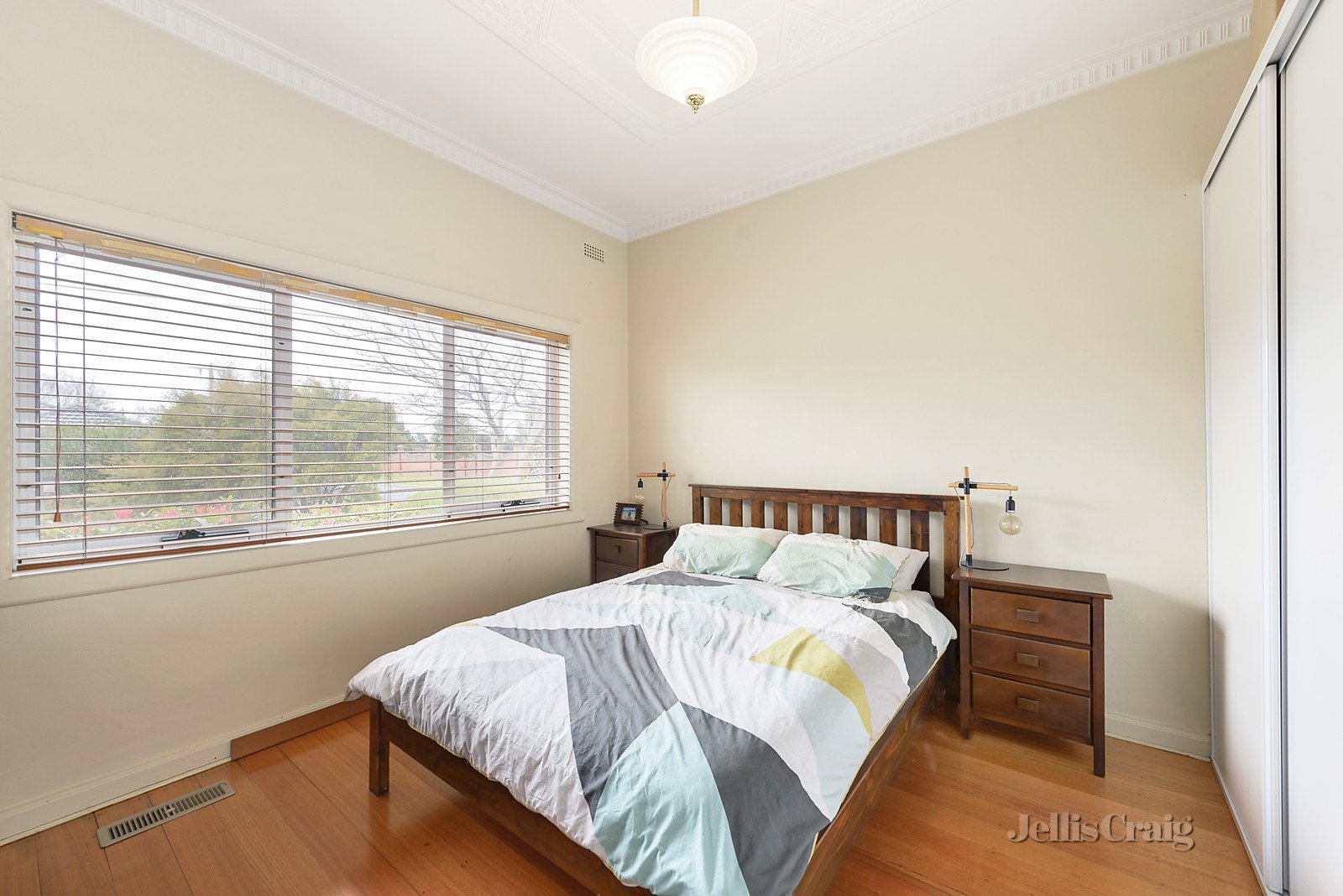 36 Lygon Street, Caulfield South image 5