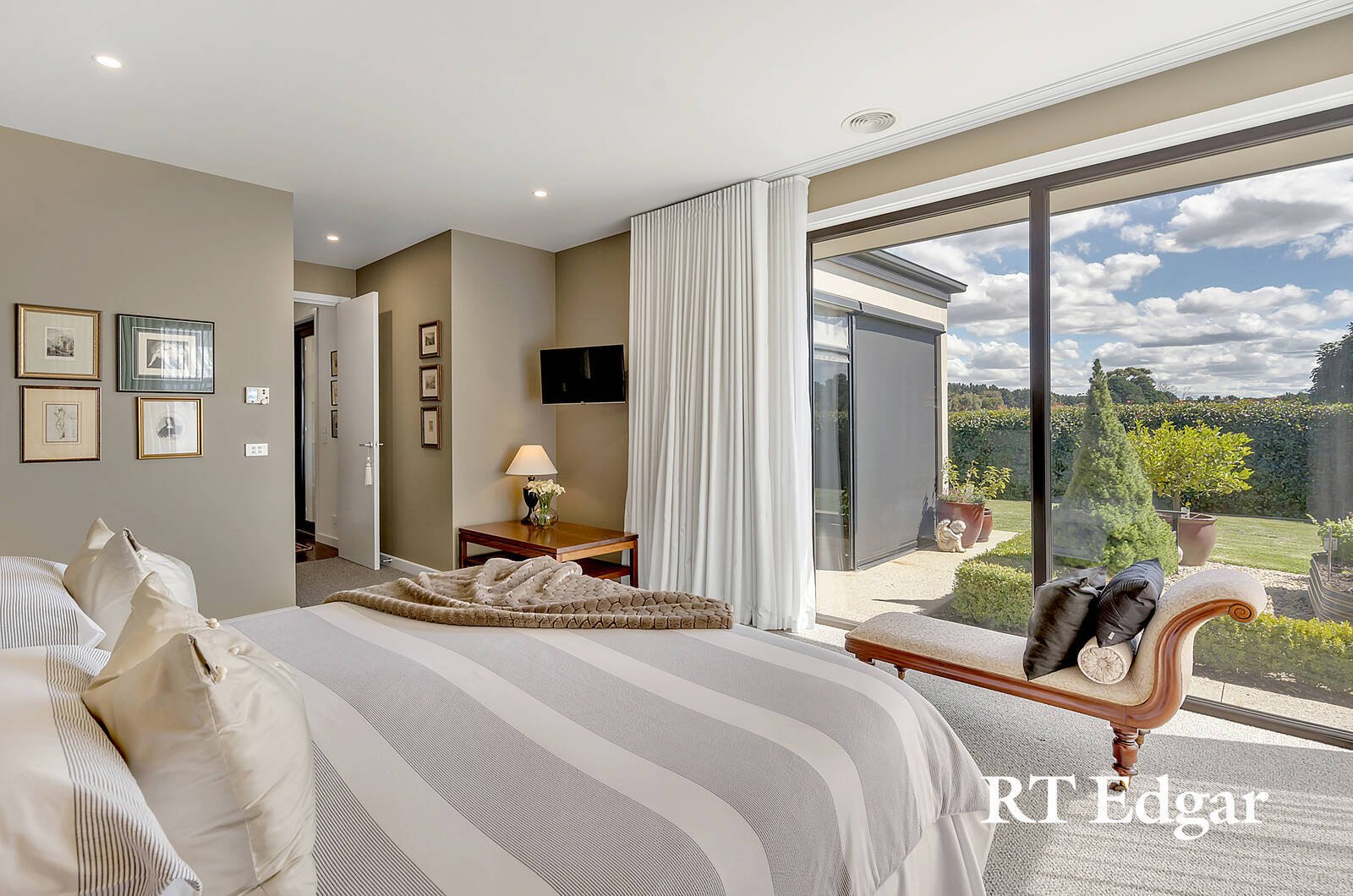 Property Gallery Thumbnail 11