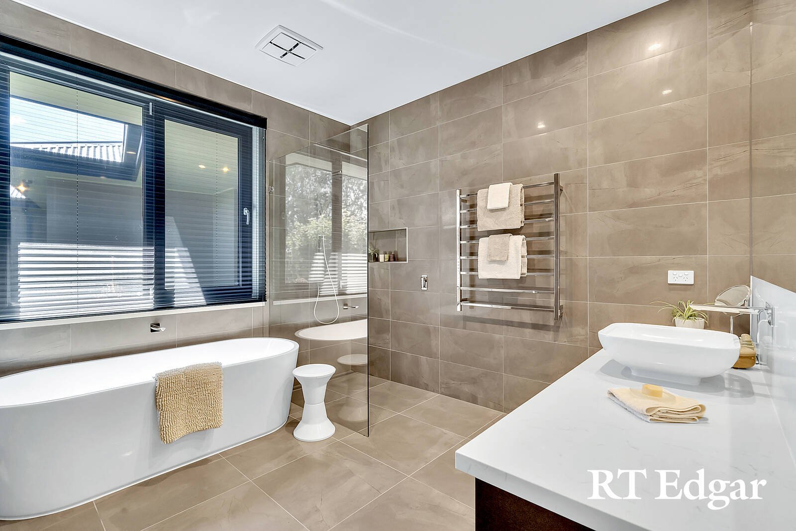 Property Gallery Thumbnail 16