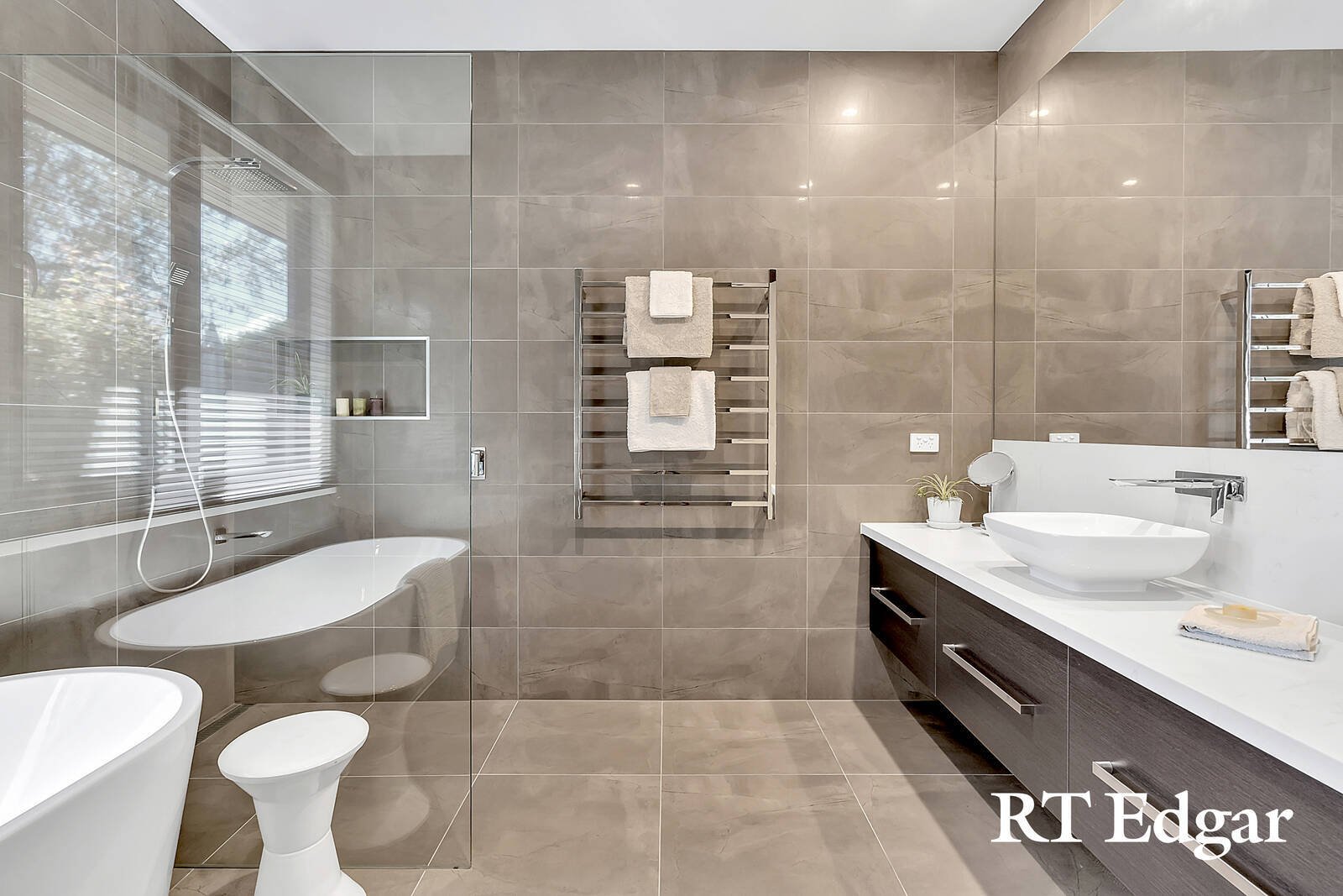 Property Gallery Thumbnail 17