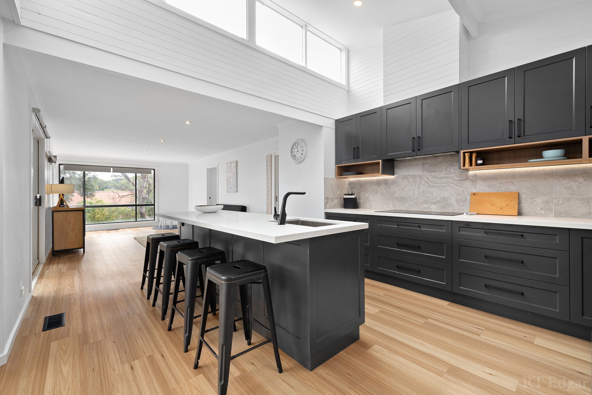 Property Gallery Thumbnail 8