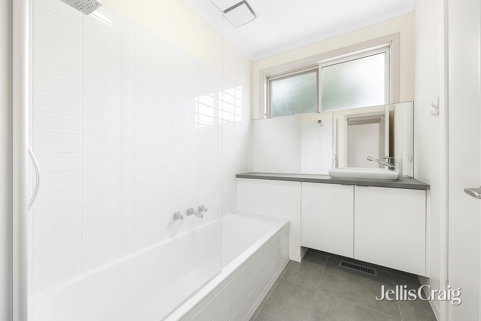 3/6 New Street, Ringwood image 7