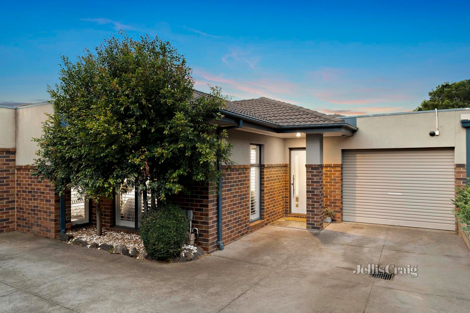 3/6 Roslyn Street, Strathmore image 1