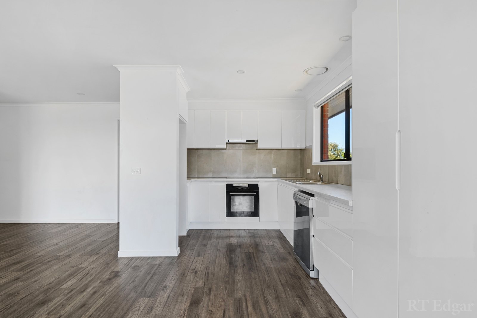 Property Gallery Thumbnail 3
