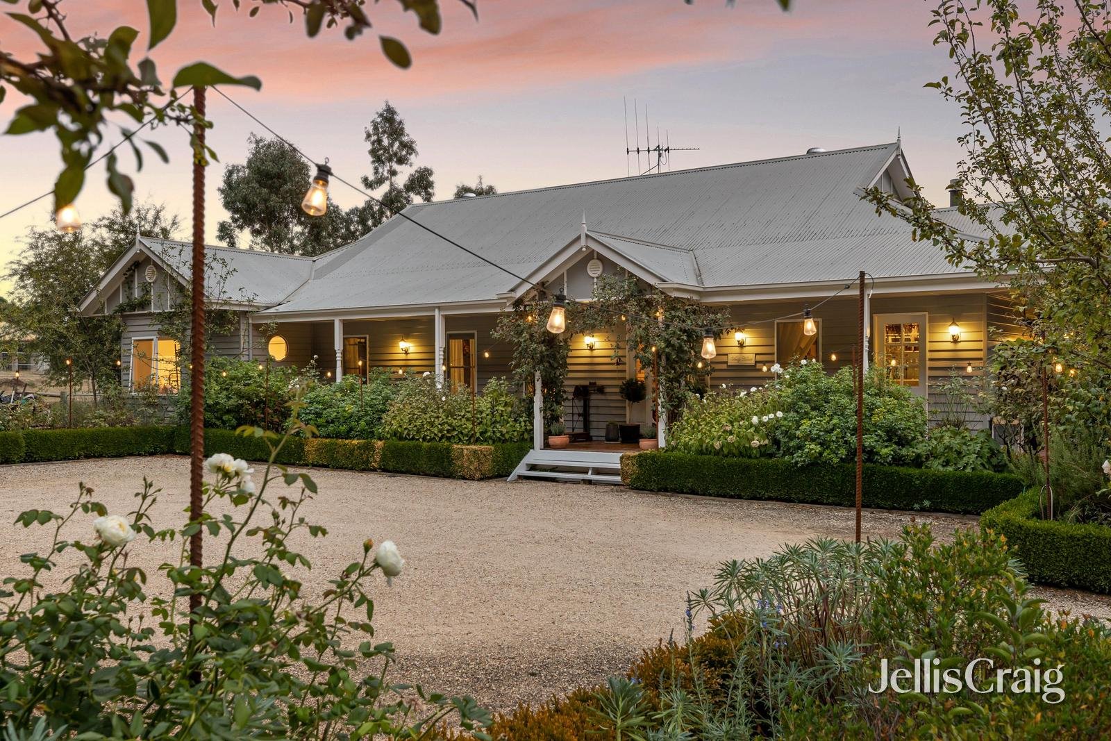 36 Walkers Road, Woodend image 3