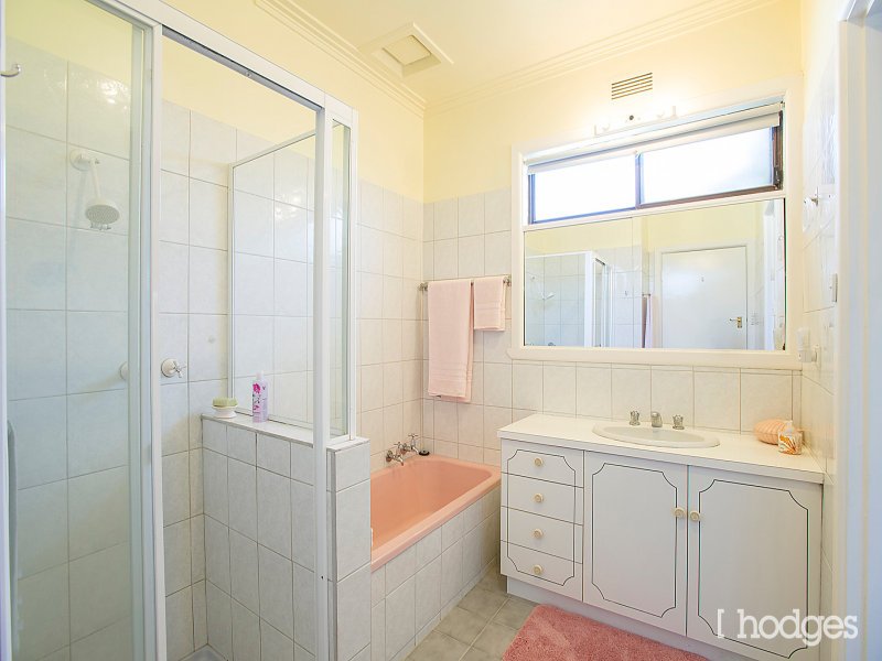 36 Wunnamurra Drive, Keilor East image 5