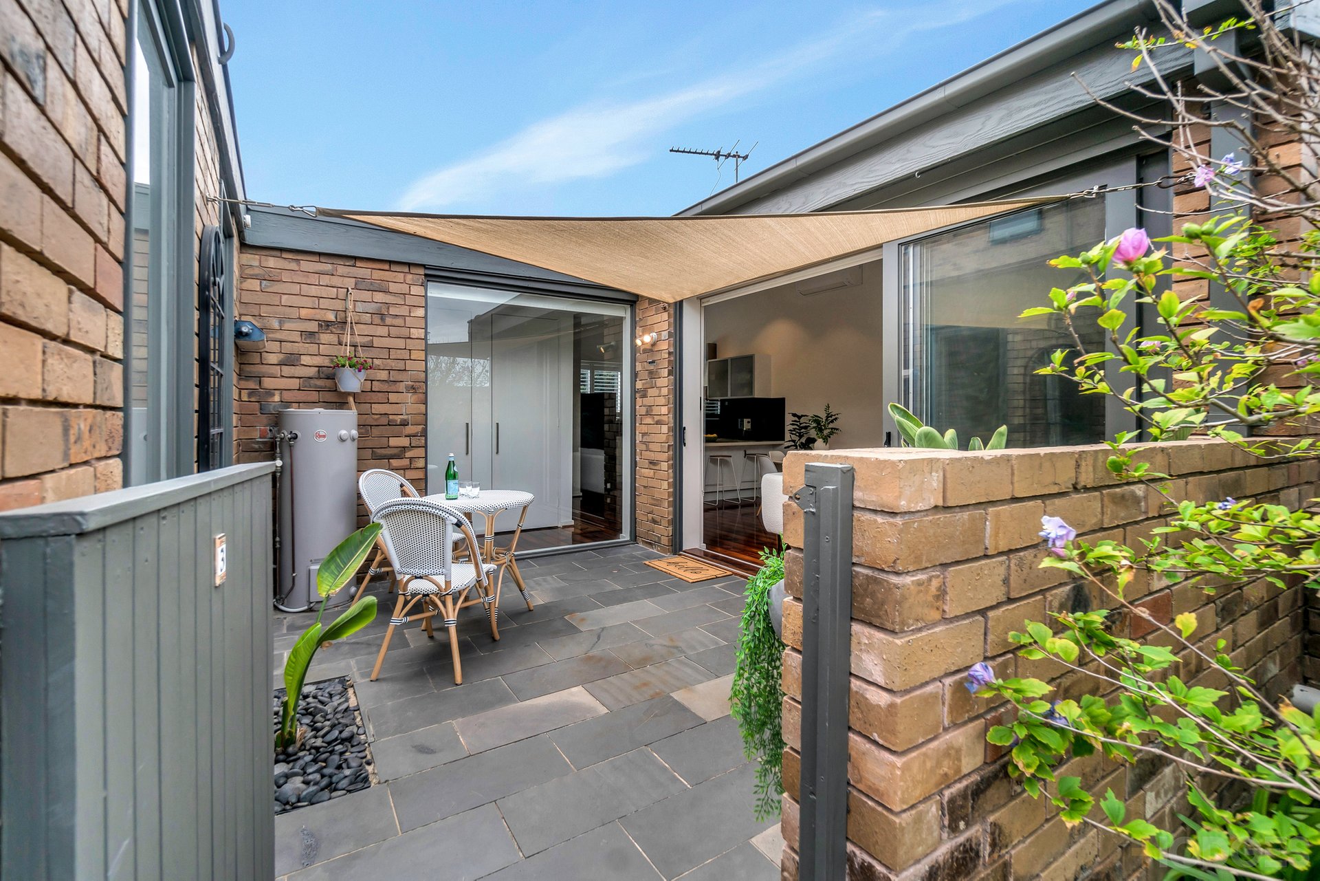 3 / 60 Beach Road Mentone