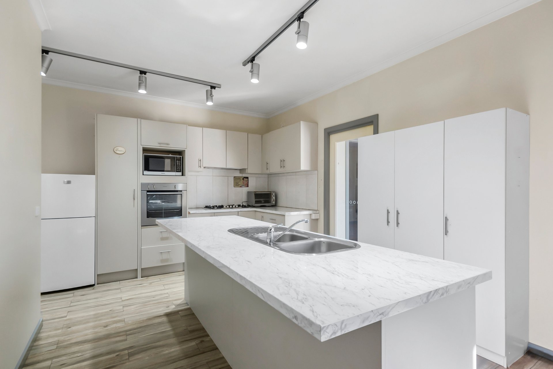 Property Gallery Thumbnail 3