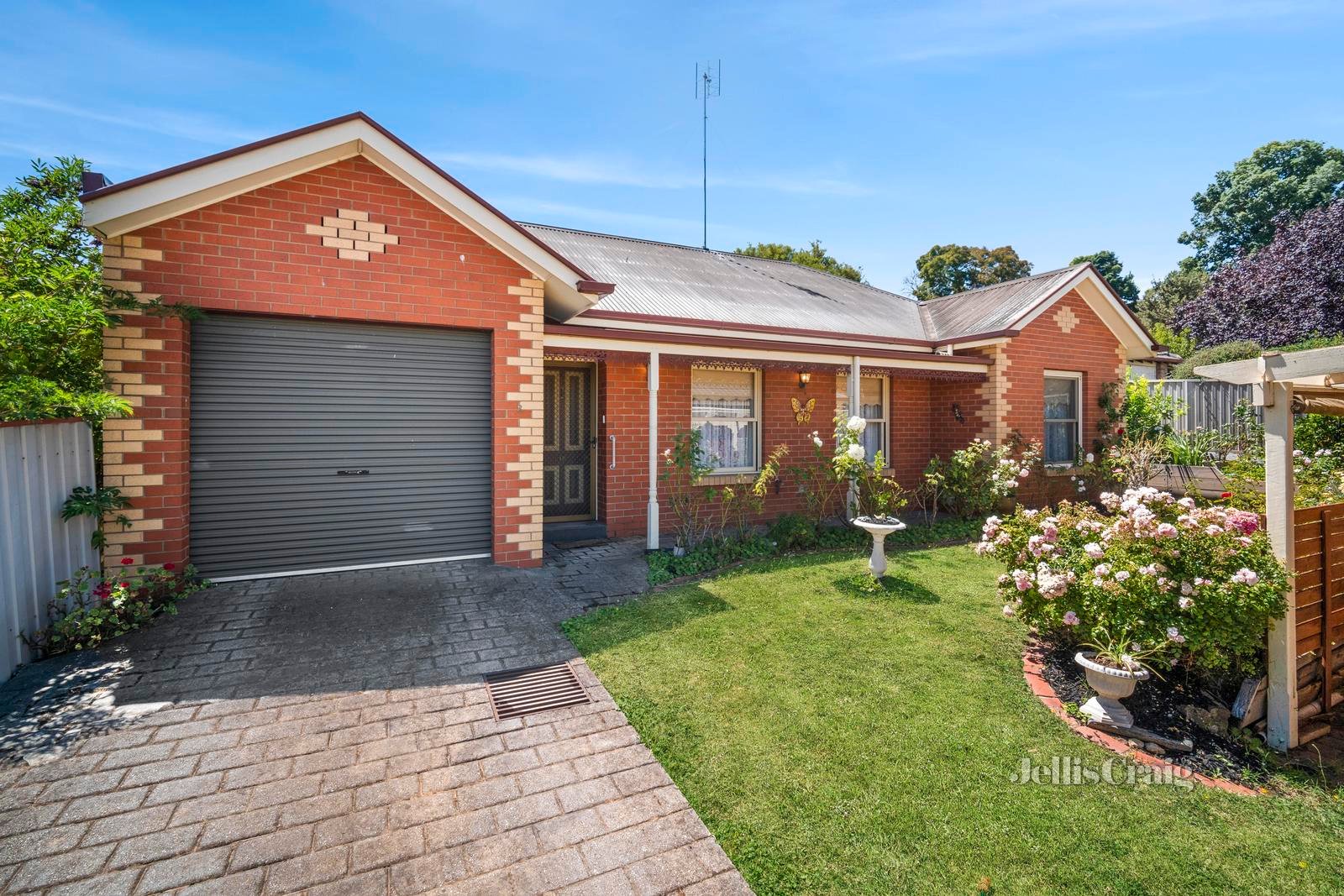 3/61 Templeton Street, Castlemaine image 1