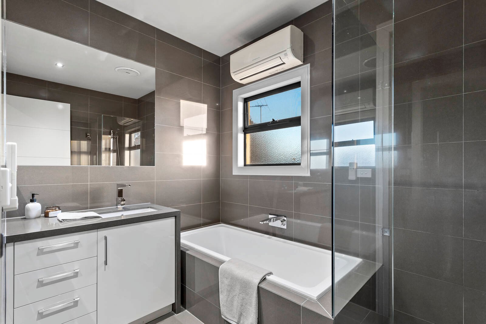 Property Gallery Thumbnail 14