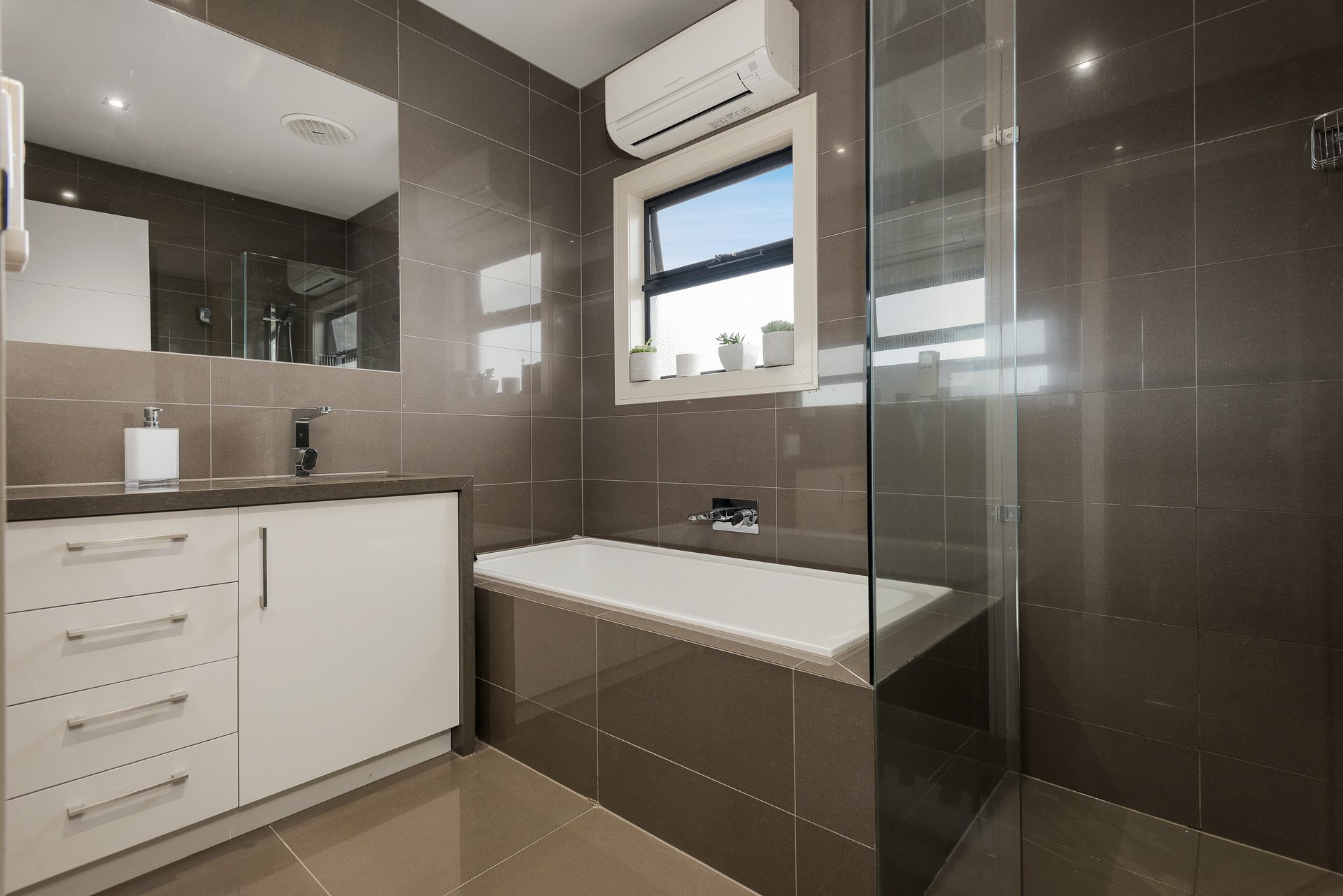 Property Gallery Thumbnail 7