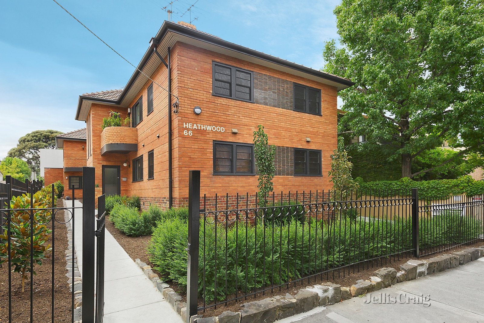 3/66 Mathoura Road, Toorak image 2