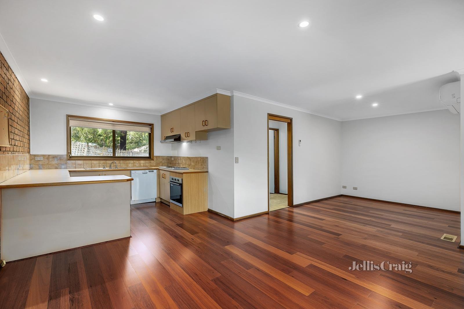 3/67 Nell Street, Greensborough image 3