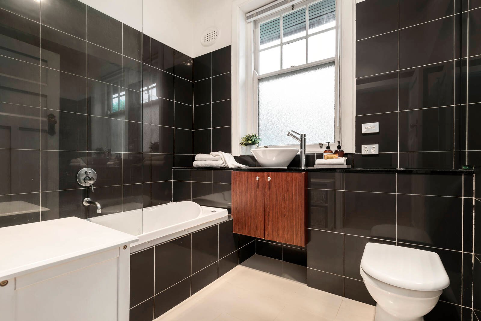 Property Gallery Thumbnail 9