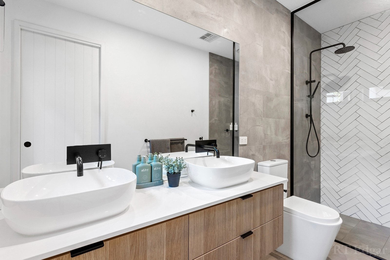 Property Gallery Thumbnail 7