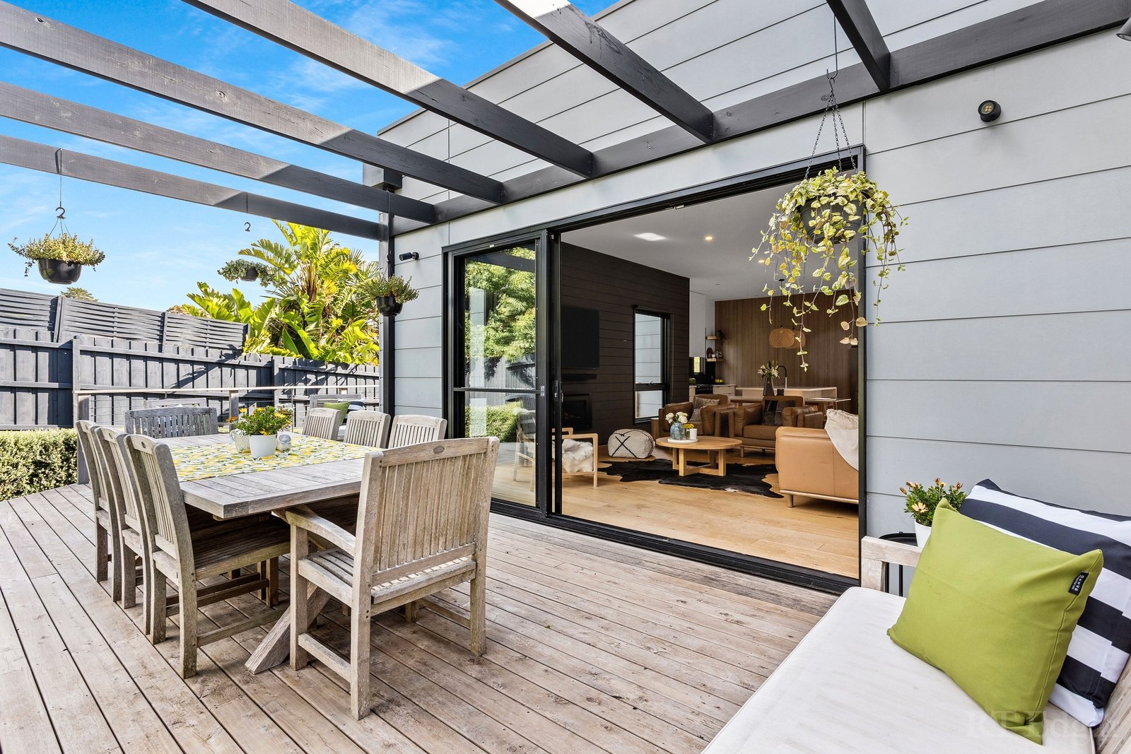 Property Gallery Thumbnail 9