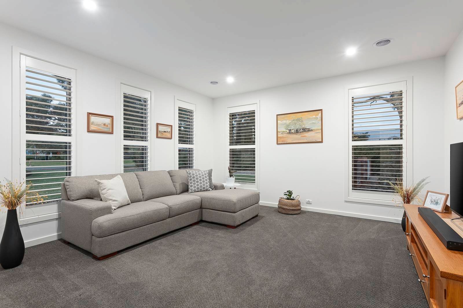 Property Gallery Thumbnail 9