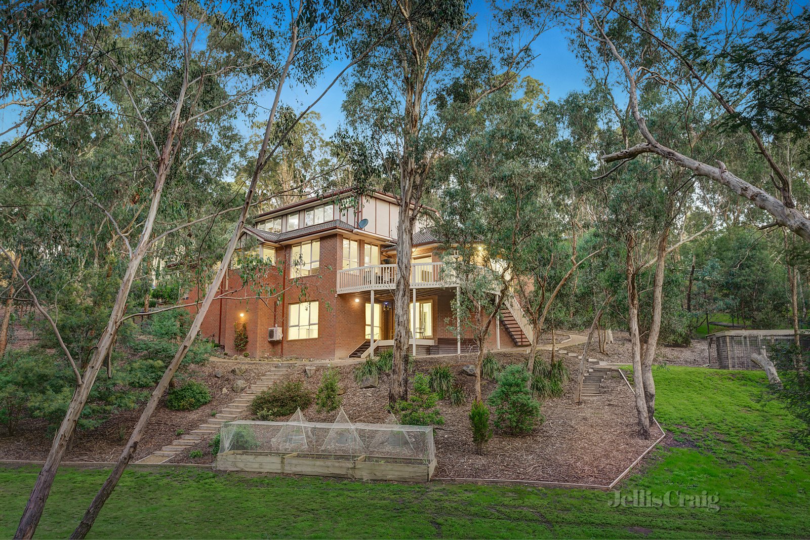 37 Amersham Drive, Warrandyte image 3