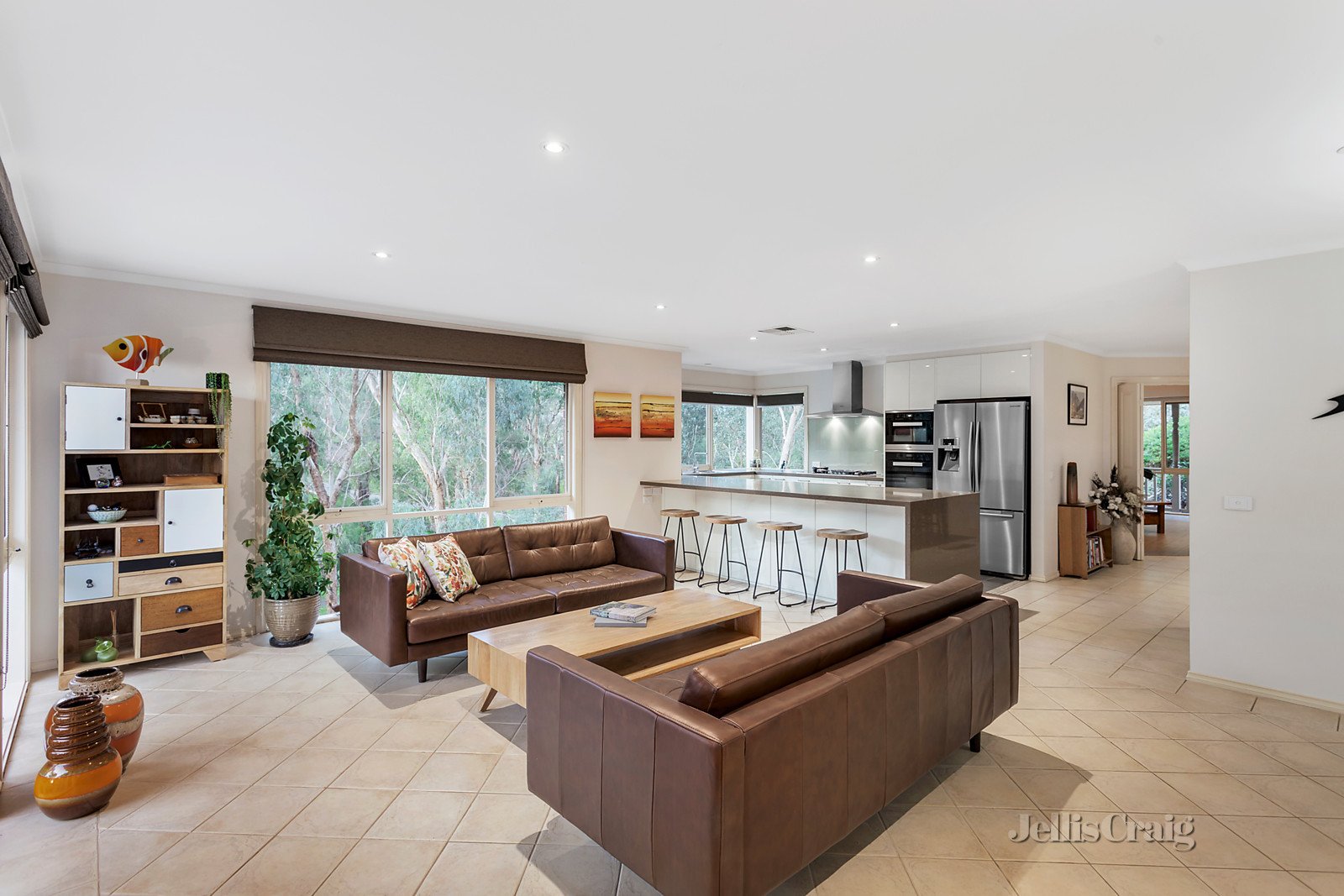 37 Amersham Drive, Warrandyte image 6