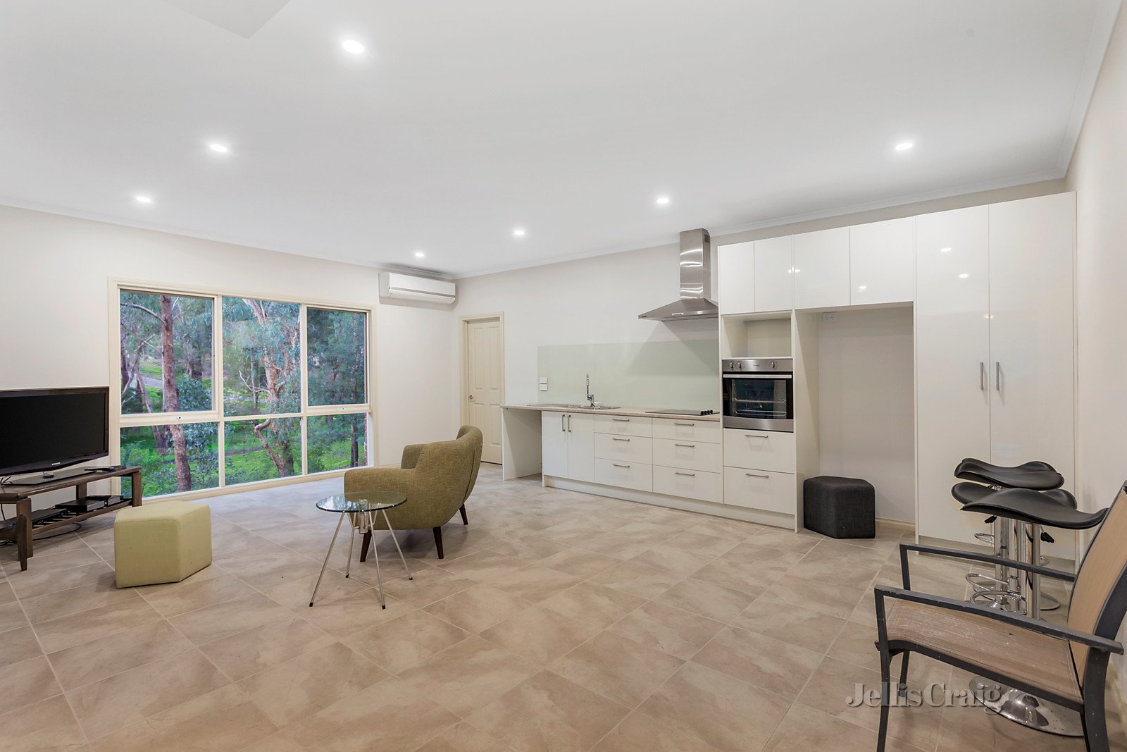 37 Amersham Drive, Warrandyte image 14