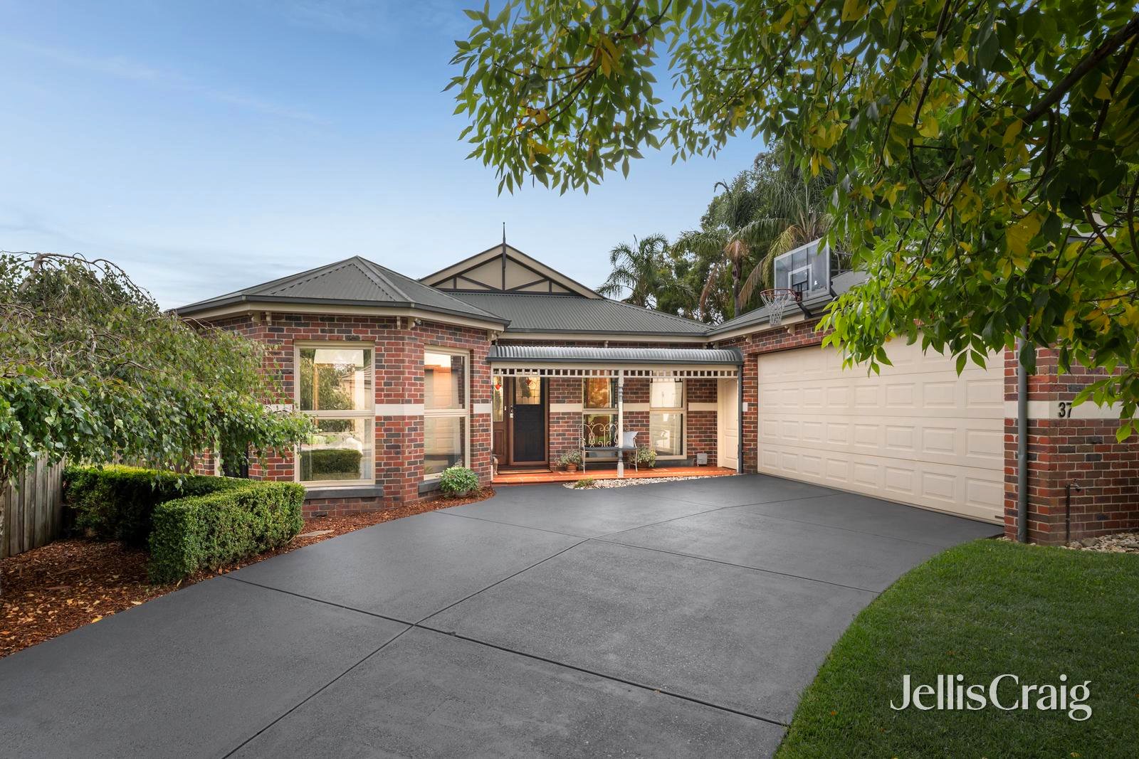 37 Blue Ridge Drive, Mooroolbark image 1