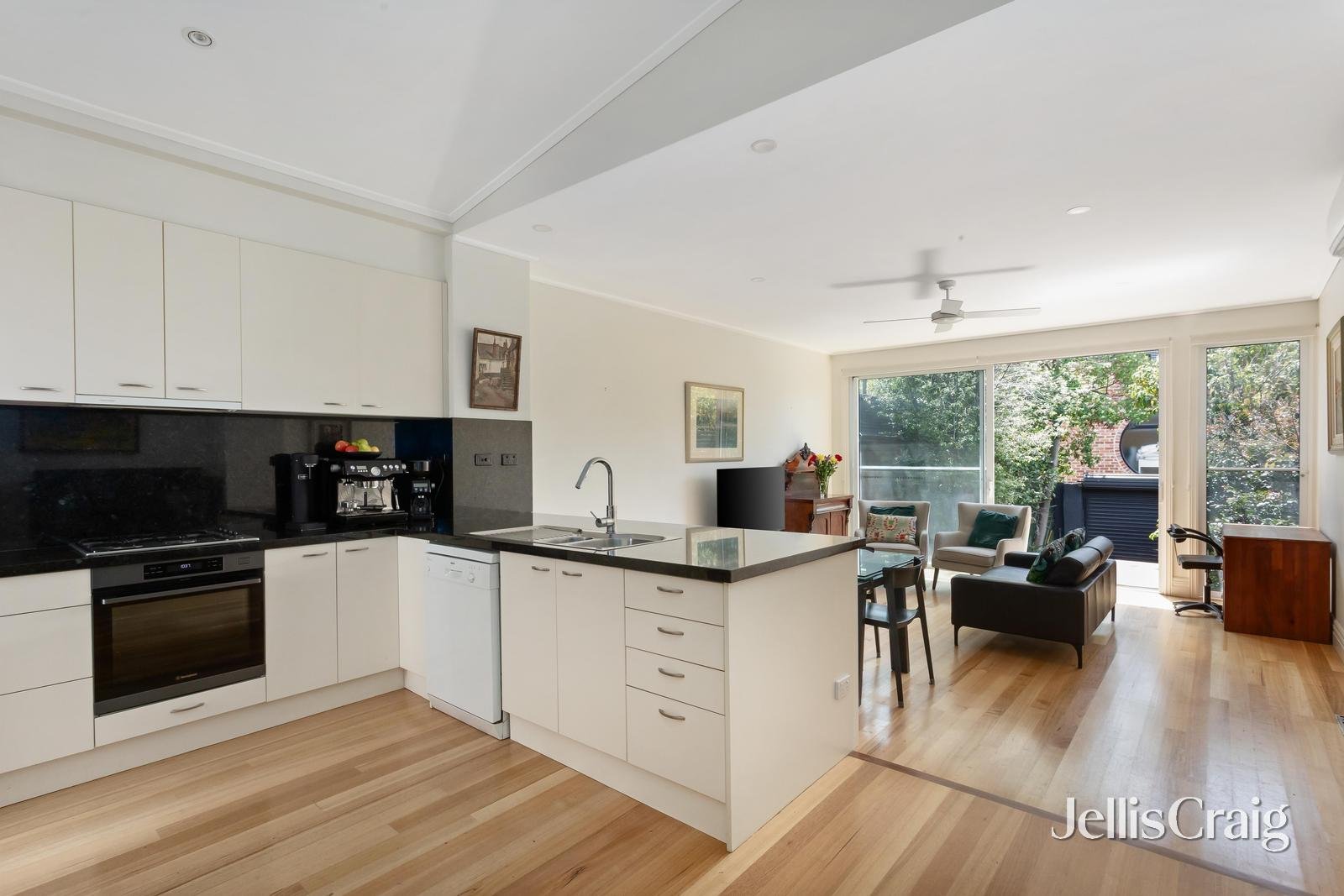 37 Bowen Street, Richmond image 2