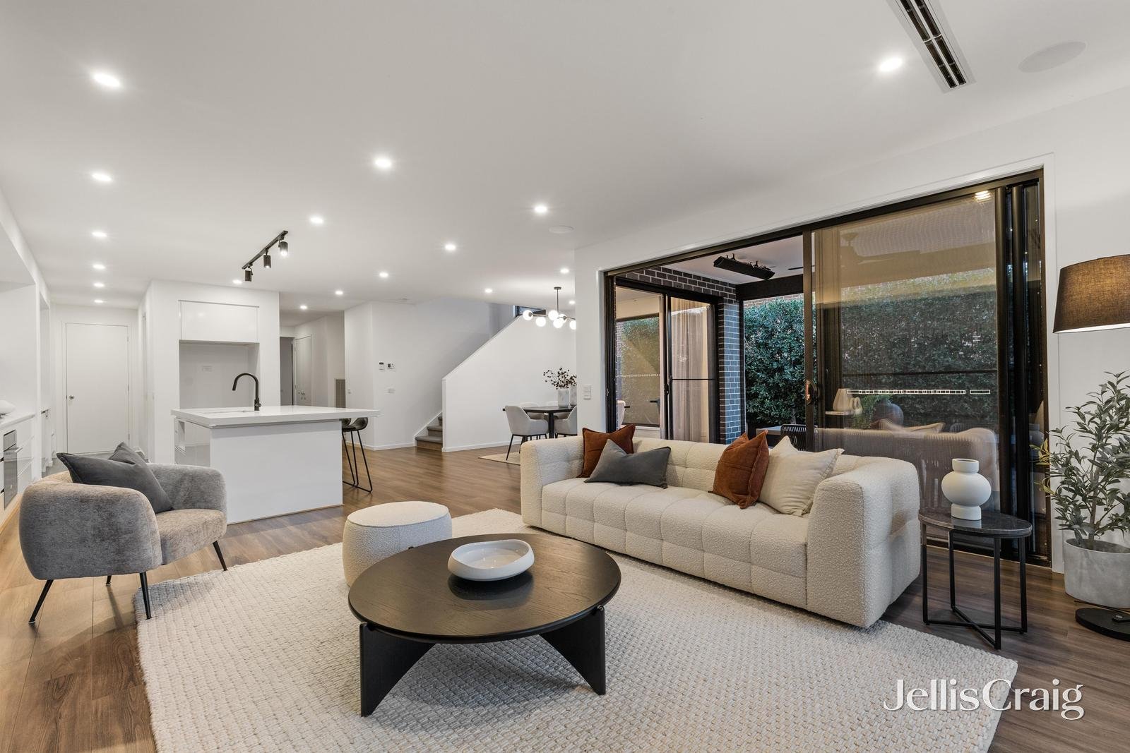 37 Creek Road, Mitcham image 4
