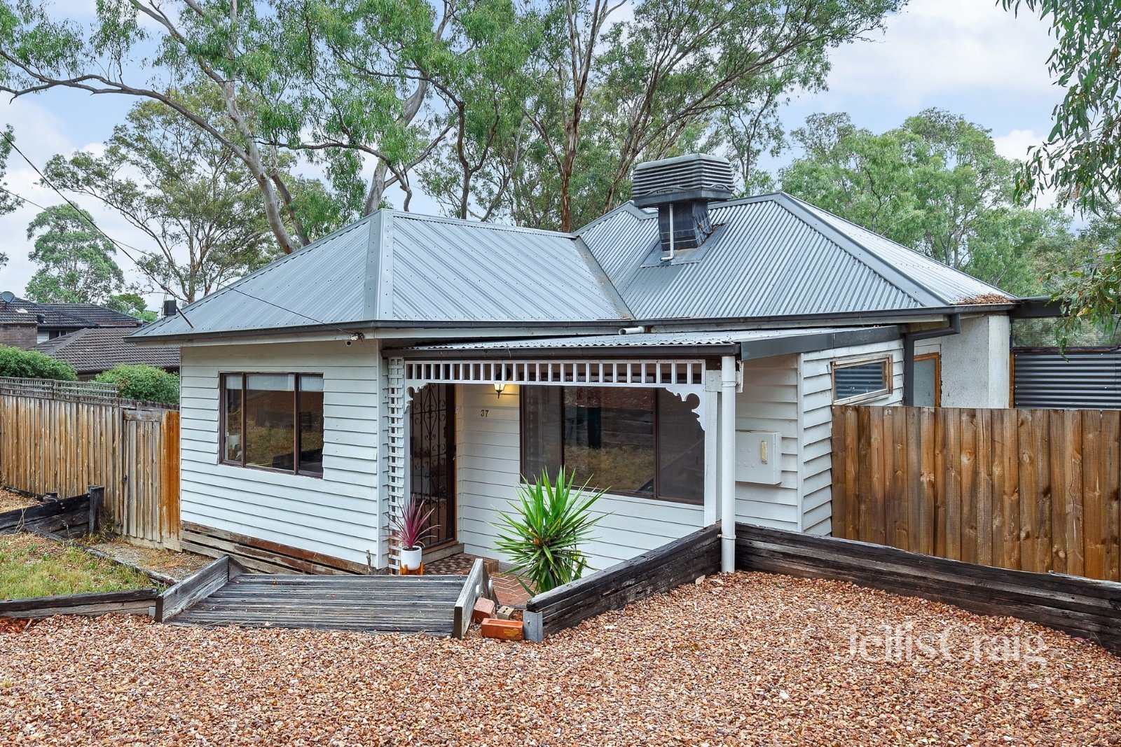 37 Curtain Road, Hurstbridge image 1