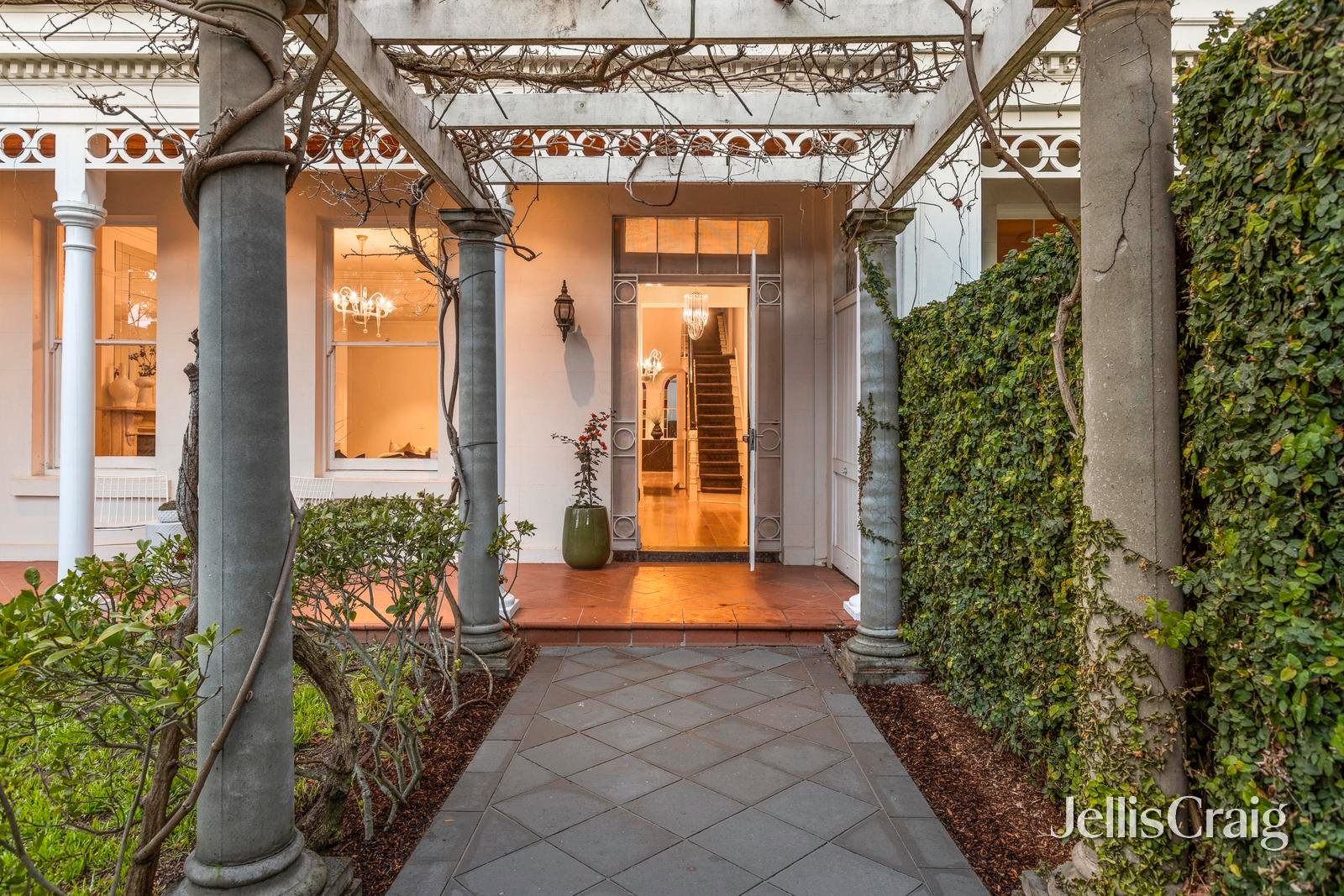 37 Dalgety Street, St&nbsp;Kilda image 2