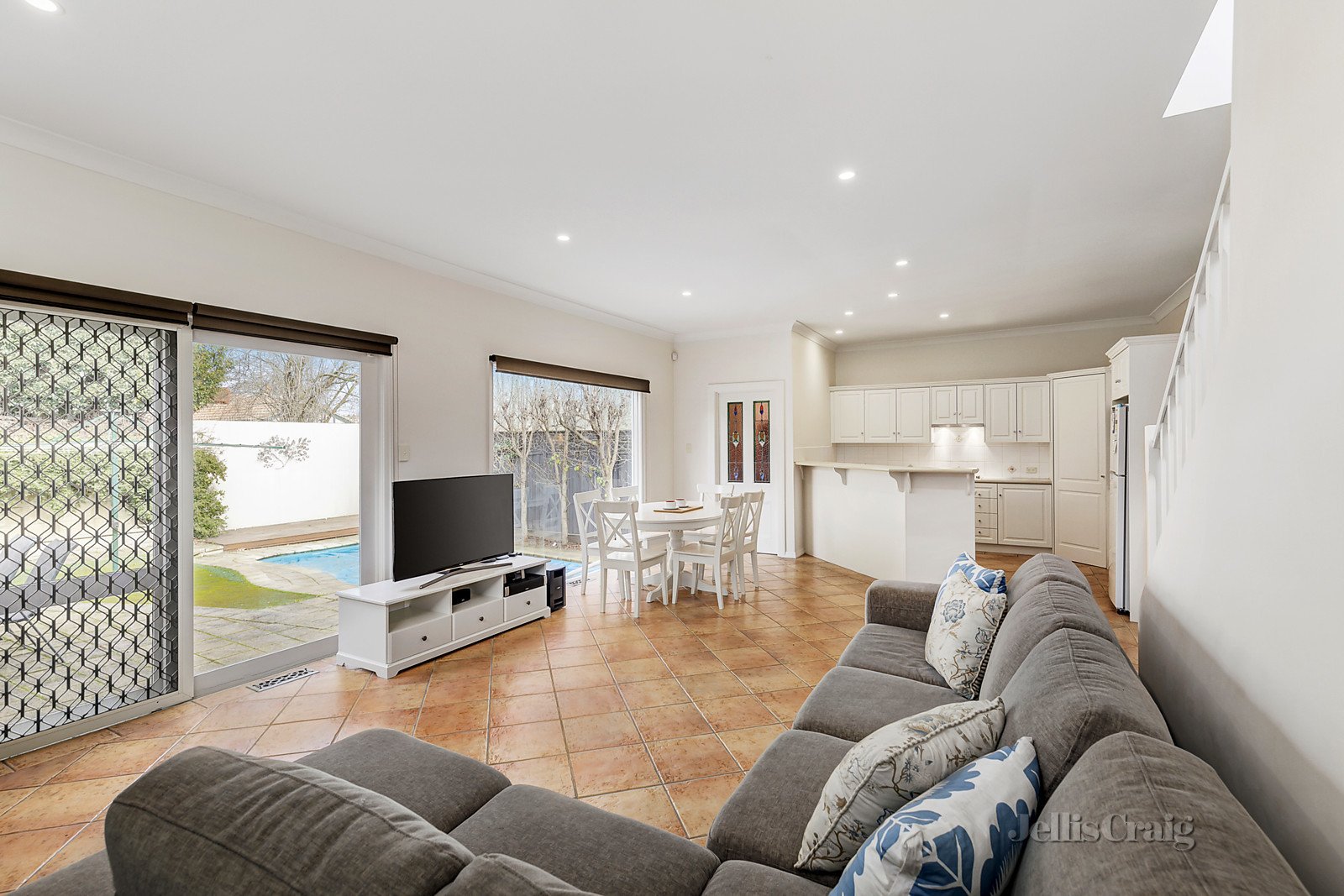 37 Empress Road, Surrey Hills image 5