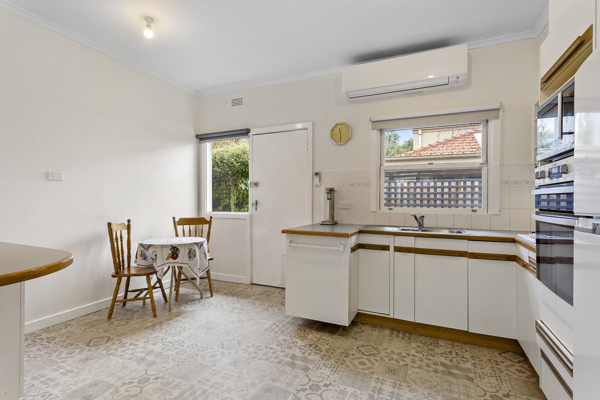 37 Everton Grove, Surrey Hills image 5