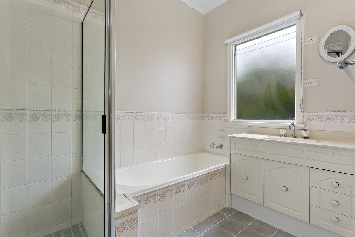 37 Everton Grove, Surrey Hills image 7
