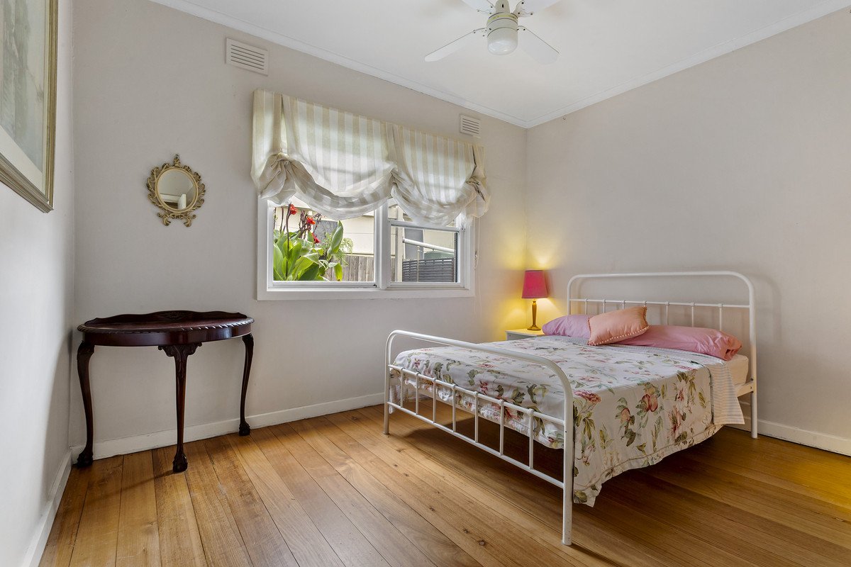 37 Everton Grove, Surrey Hills image 8