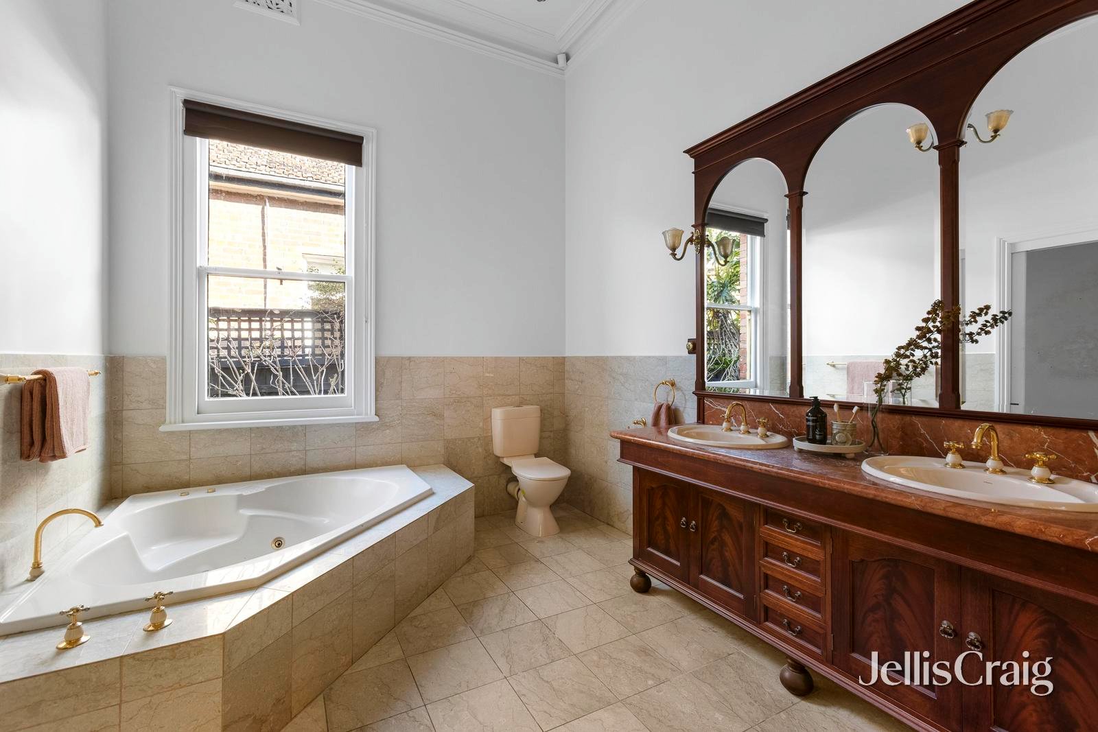 37 Fernhurst Grove, Kew image 12