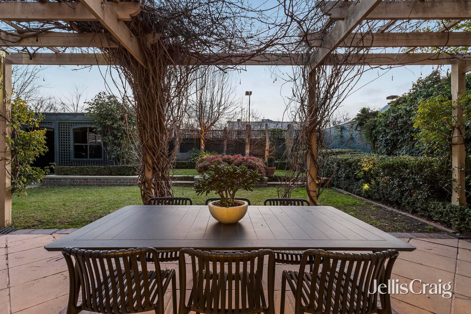 37 Fernhurst Grove, Kew image 17