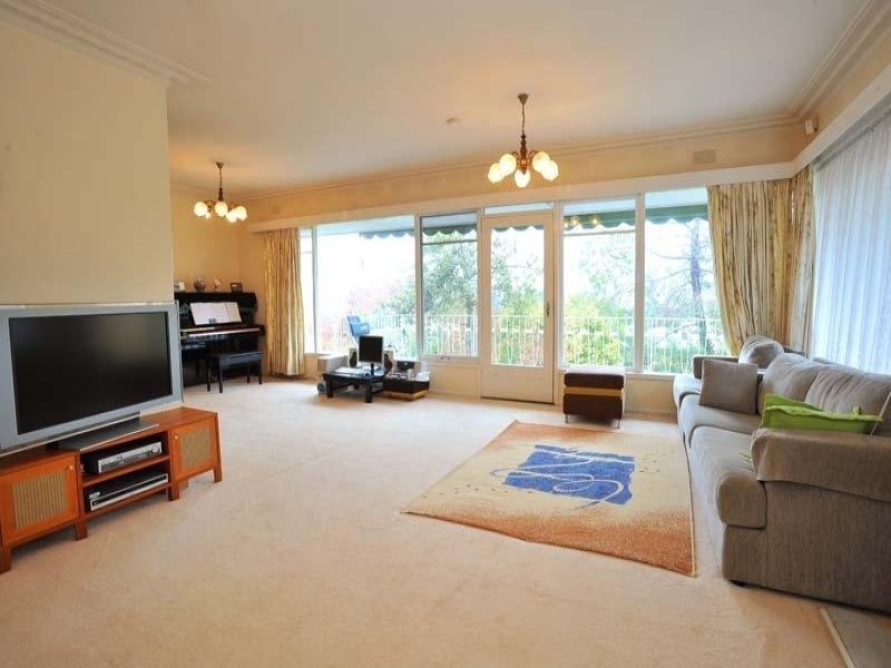 37 Fintonia Street, Balwyn North image 2