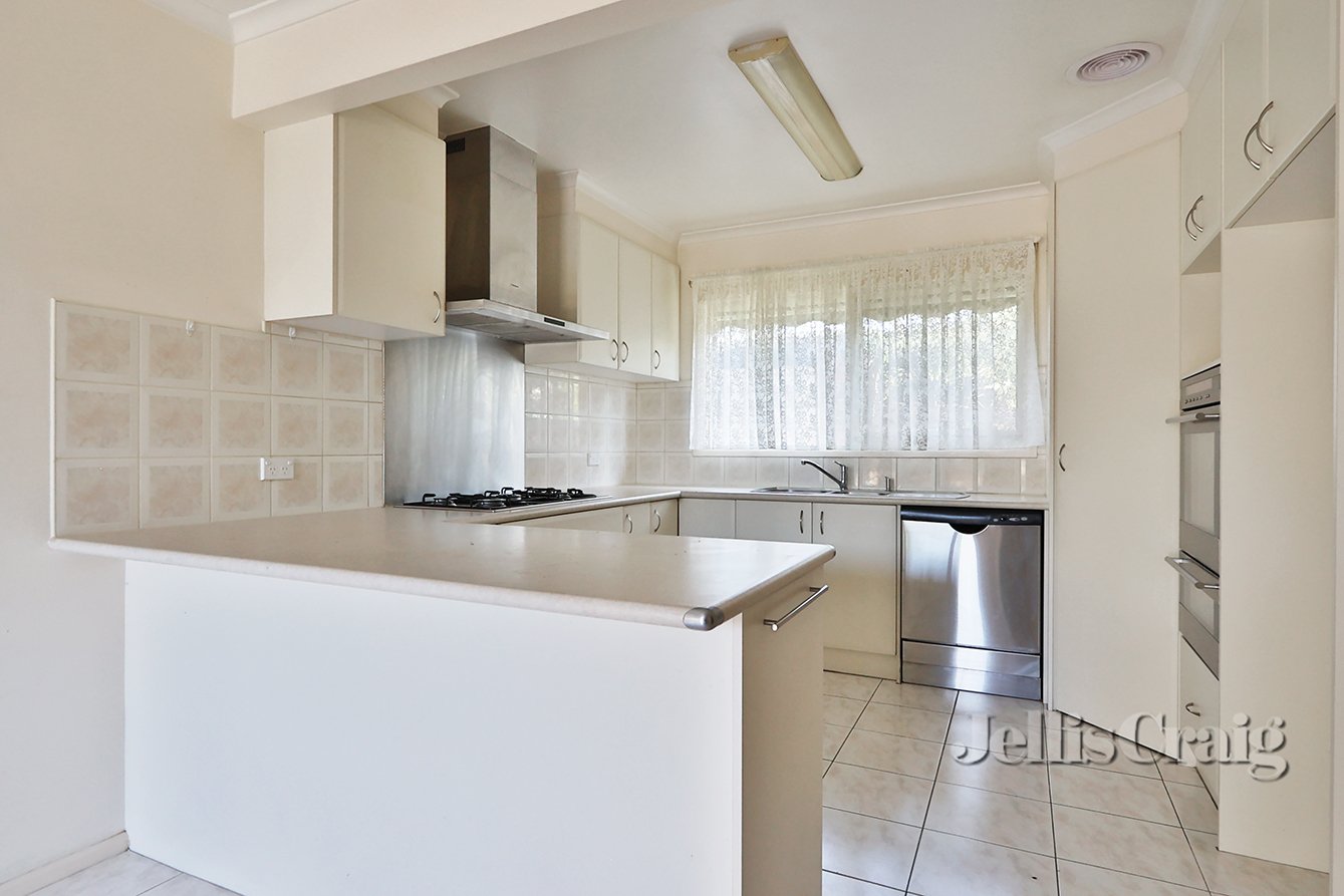 37 Golden Grove, Glen Waverley image 3