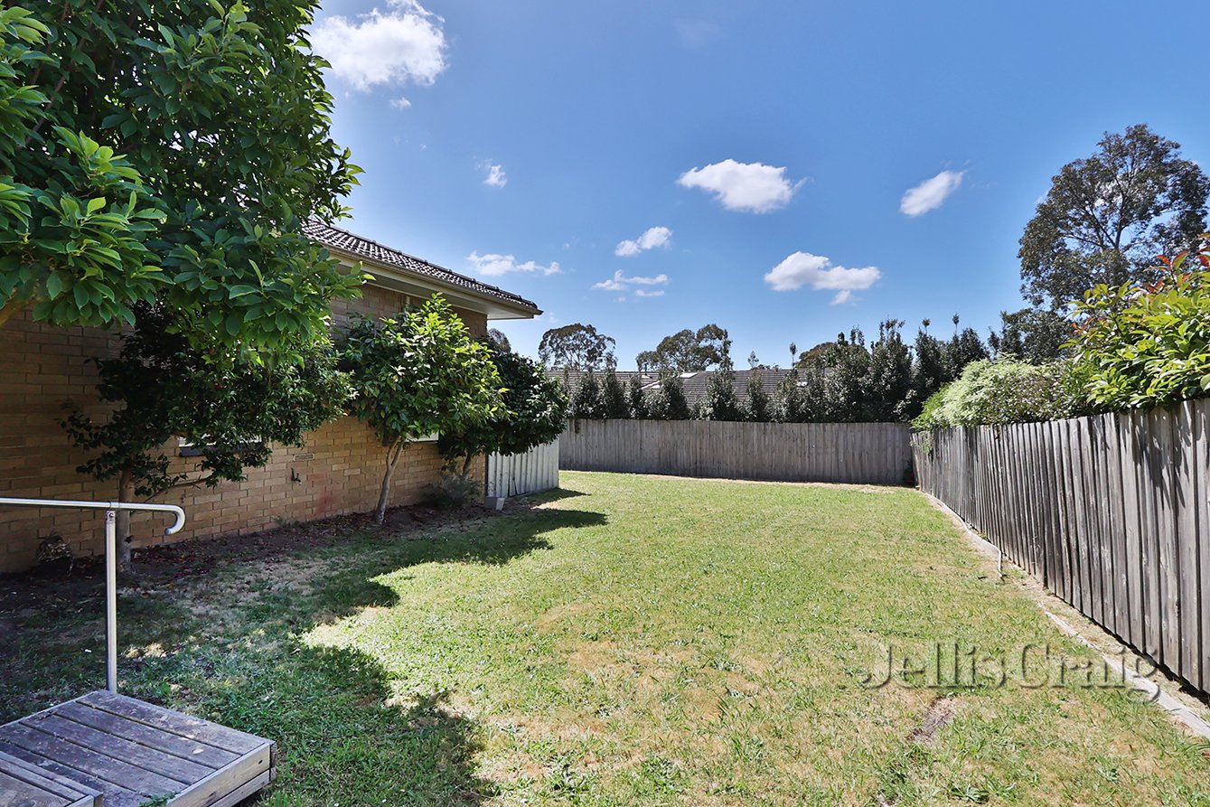 37 Golden Grove, Glen Waverley image 8